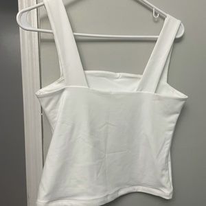 Double Layered Seamless Tanktop in White! Size M, NWT.